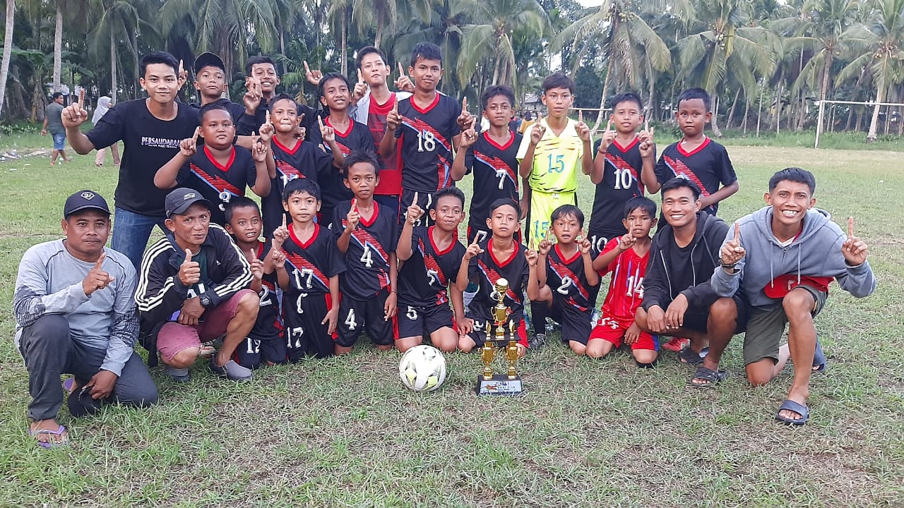 Spektakuler! Tim Sepak Bola U12 Desa Pemusiran Raih Gelar Juara 1 di Turnamen Desa Sungai Raya
